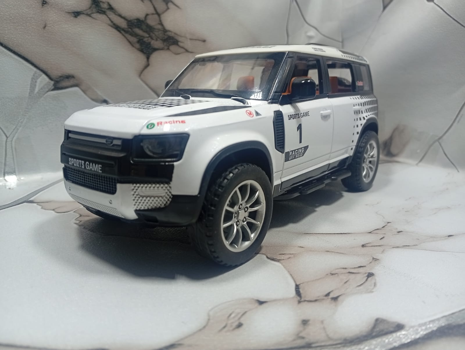 1:24 Scale Range Rover Defender Special Edition Diecast Model SUV – Premium Detailed Off-Road Car with Opening Doors