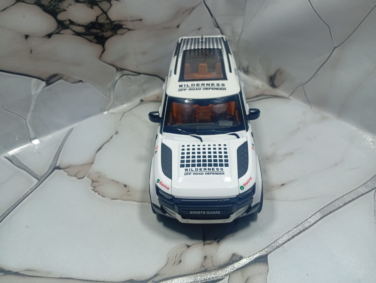 1:24 Scale Range Rover Defender Special Edition Diecast Model SUV – Premium Detailed Off-Road Car with Opening Doors alternate view