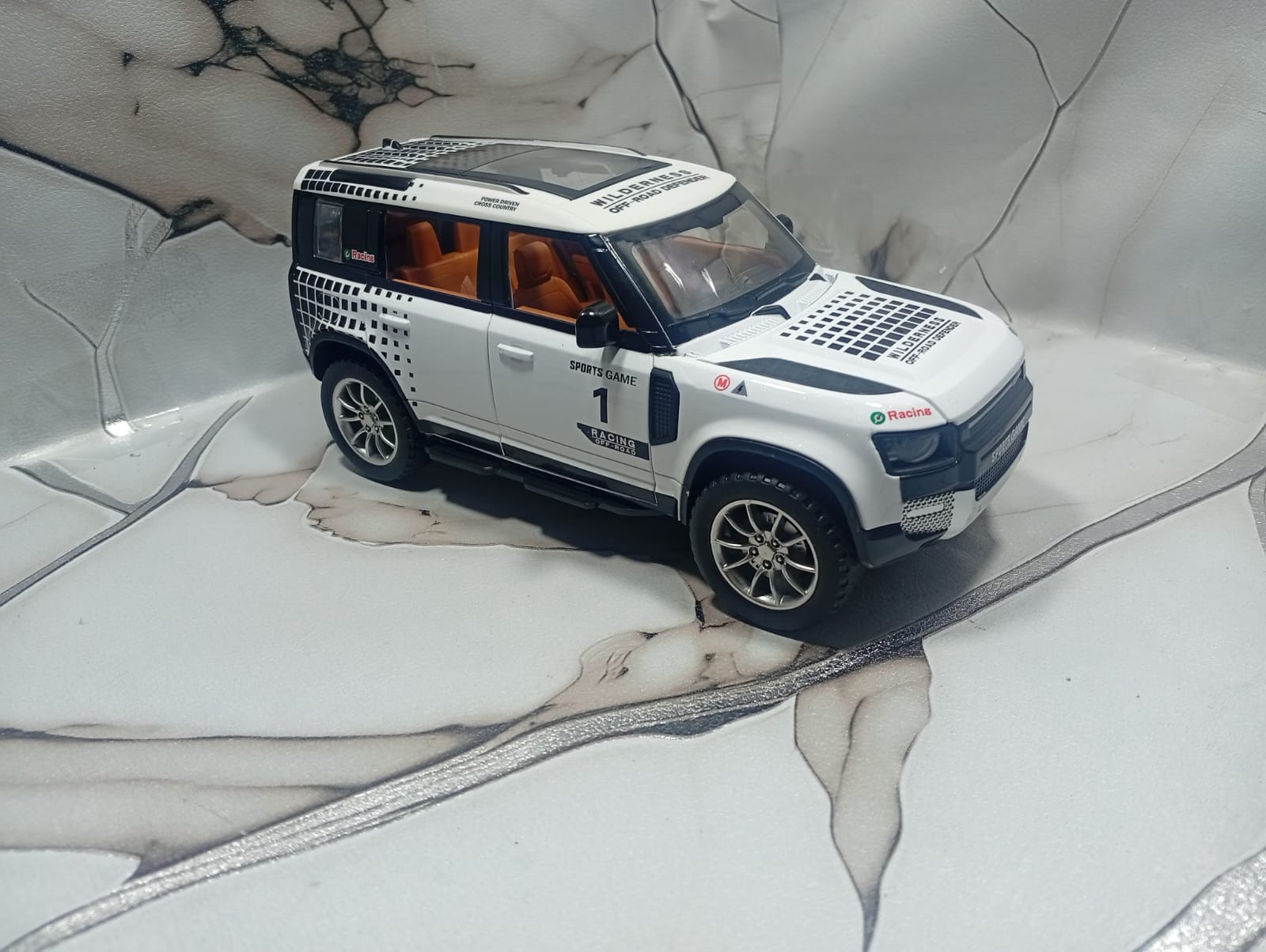 1:24 Scale Range Rover Defender Special Edition Diecast Model SUV – Premium Detailed Off-Road Car with Opening Doors view 3