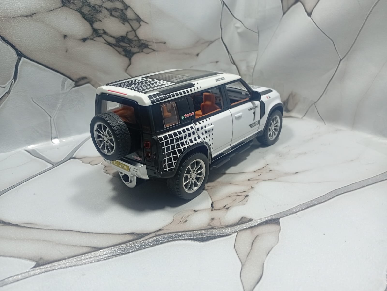 1:24 Scale Range Rover Defender Special Edition Diecast Model SUV – Premium Detailed Off-Road Car with Opening Doors view 4