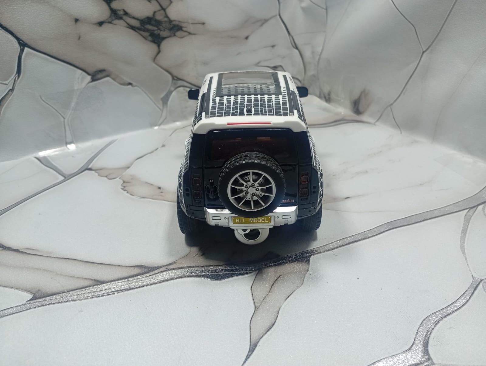 1:24 Scale Range Rover Defender Special Edition Diecast Model SUV – Premium Detailed Off-Road Car with Opening Doors view 5