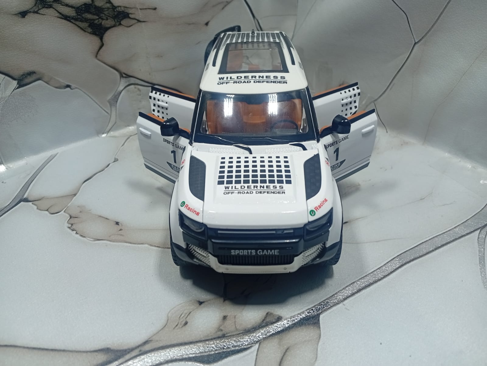 1:24 Scale Range Rover Defender Special Edition Diecast Model SUV – Premium Detailed Off-Road Car with Opening Doors view 6