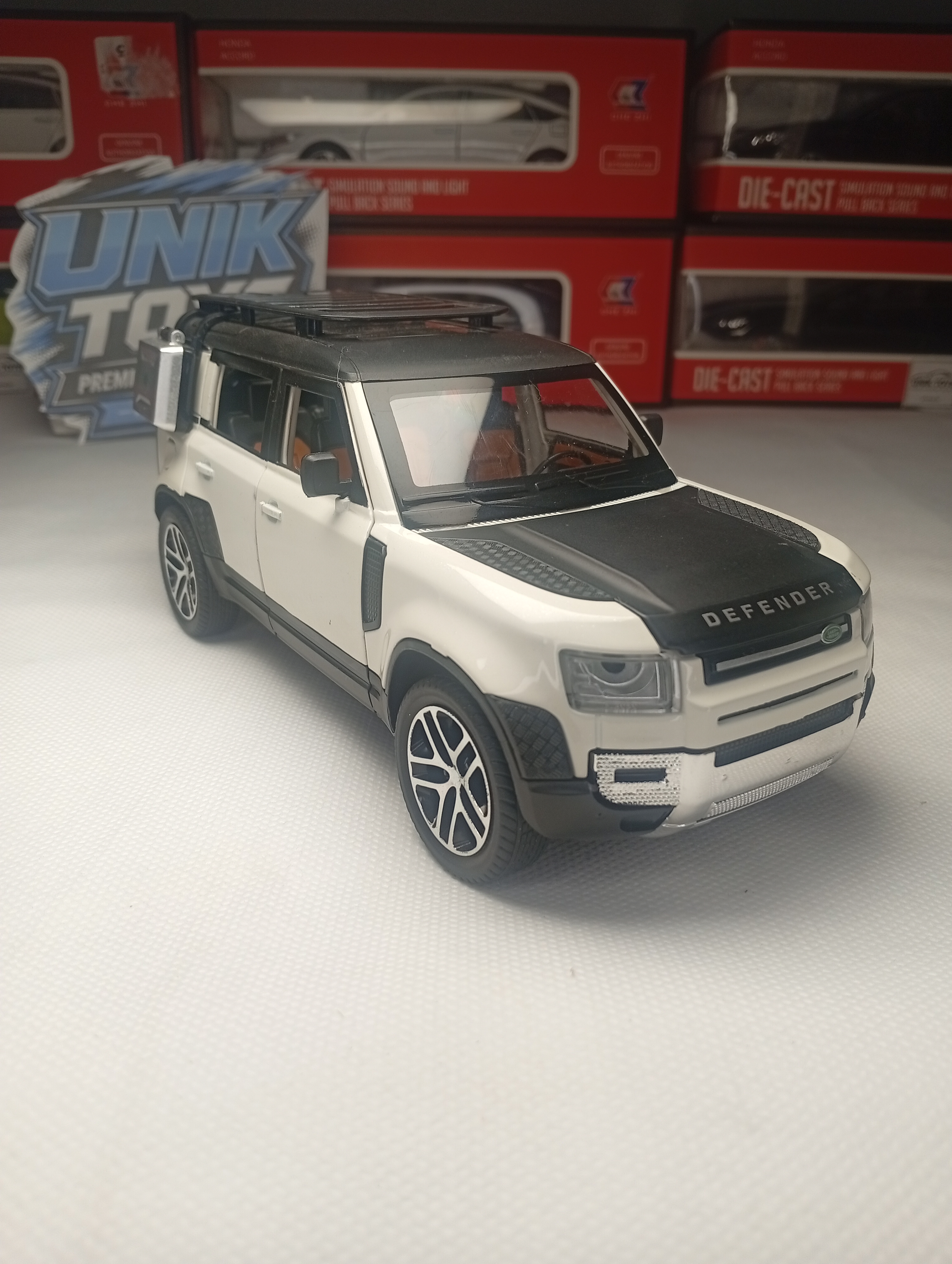 1:24 Scale Land Rover Defender Diecast Model Car | Metal Body Collectible Car | Detailed SUV Model view 9